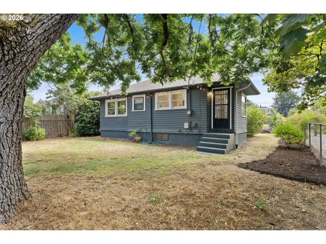 1005 Ne JARRETT St, Portland, OR 97211