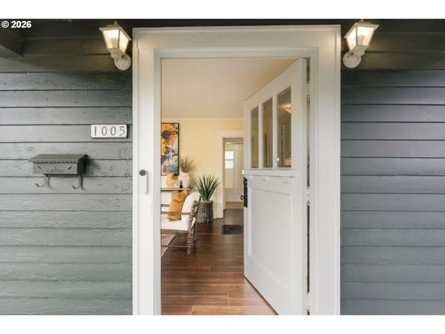 1005 Ne JARRETT St, Portland, OR 97211