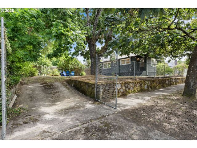 1005 Ne JARRETT St, Portland, OR 97211