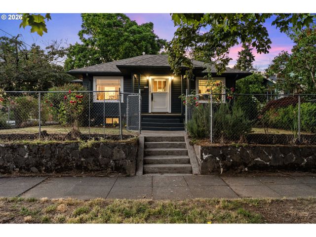 1005 Ne JARRETT St, Portland, OR 97211