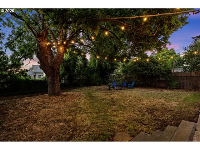1005 Ne JARRETT St, Portland, OR 97211