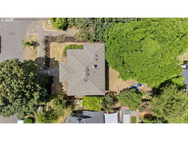 1005 Ne JARRETT St, Portland, OR 97211