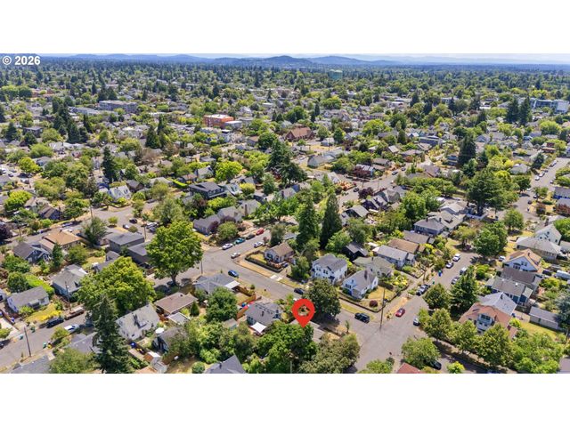 1005 Ne JARRETT St, Portland, OR 97211