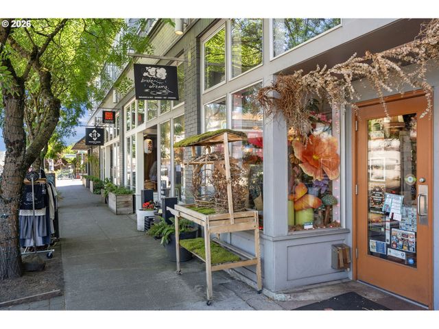 1005 Ne JARRETT St, Portland, OR 97211