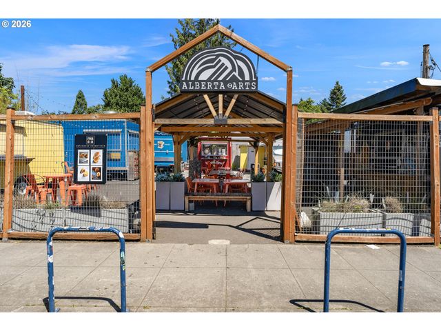 1005 Ne JARRETT St, Portland, OR 97211