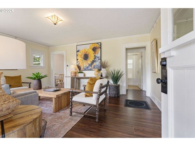 1005 Ne JARRETT St, Portland, OR 97211