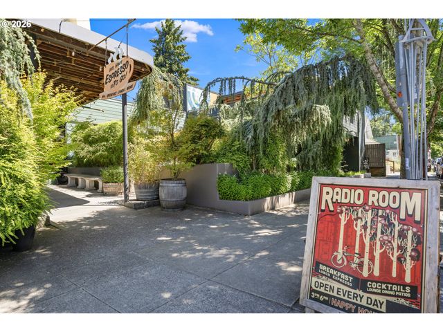 1005 Ne JARRETT St, Portland, OR 97211