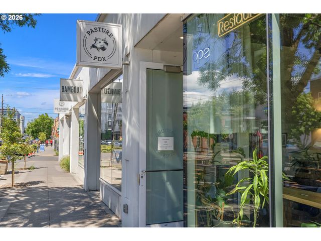 1005 Ne JARRETT St, Portland, OR 97211