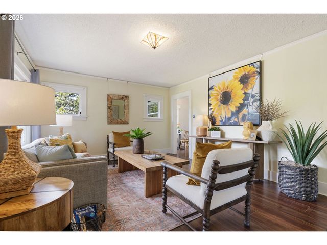 1005 Ne JARRETT St, Portland, OR 97211