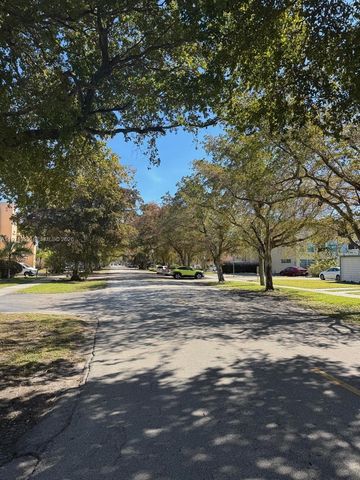 1301 NE 191st St F405, Miami, FL 33179