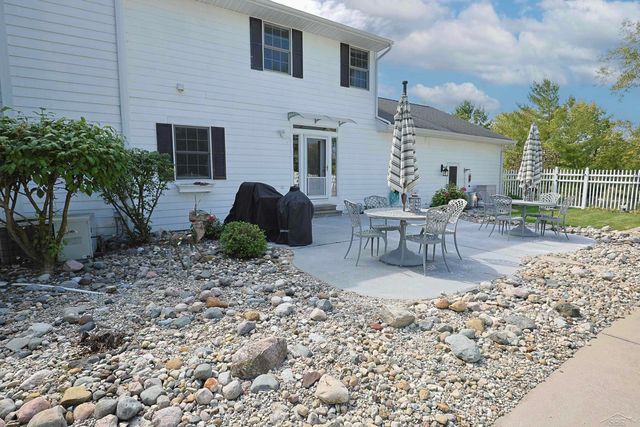 5800 Dunrovin Drive, Saginaw Twp, MI 48638