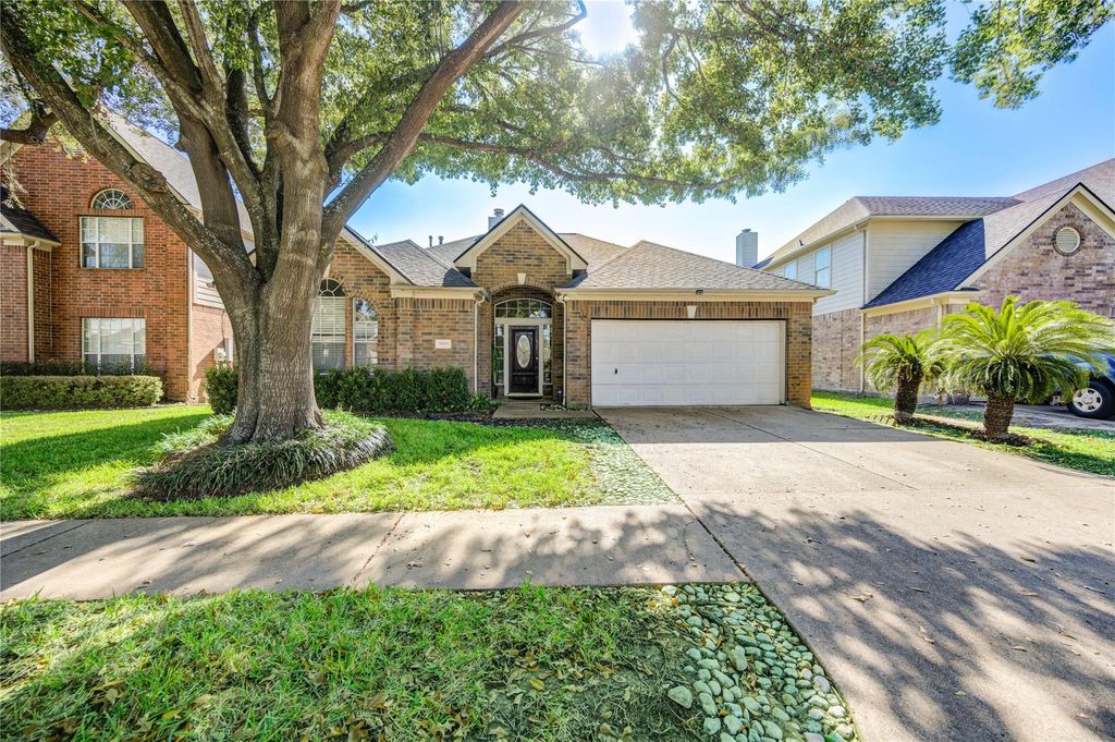 19631 Oakwood Falls Trail, Houston, TX 77084