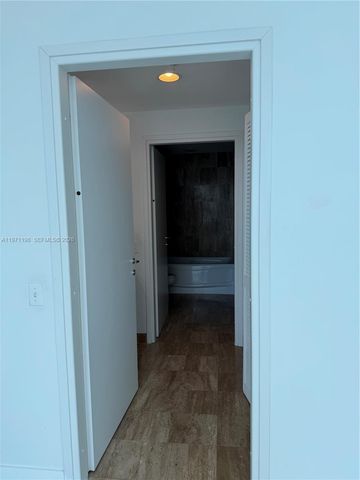 300 S Biscayne Blvd T-3314, Miami, FL 33131