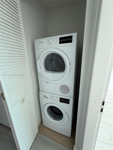 300 S Biscayne Blvd T-3314, Miami, FL 33131