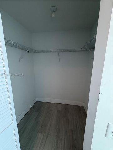 300 S Biscayne Blvd T-3314, Miami, FL 33131