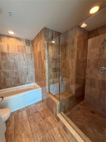 300 S Biscayne Blvd T-3314, Miami, FL 33131