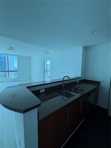 300 S Biscayne Blvd T-3314, Miami, FL 33131