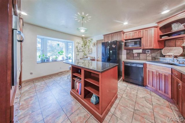 18211 Deer Run Lane, St James, MO 65559