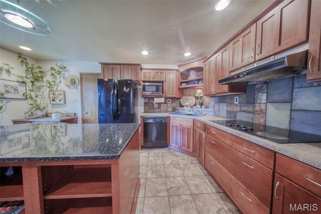 18211 Deer Run Lane, St James, MO 65559