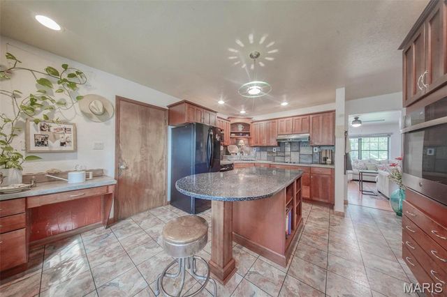 18211 Deer Run Lane, St James, MO 65559