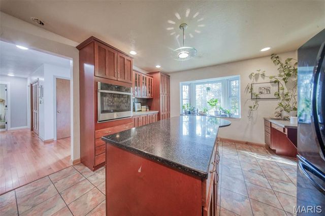 18211 Deer Run Lane, St James, MO 65559