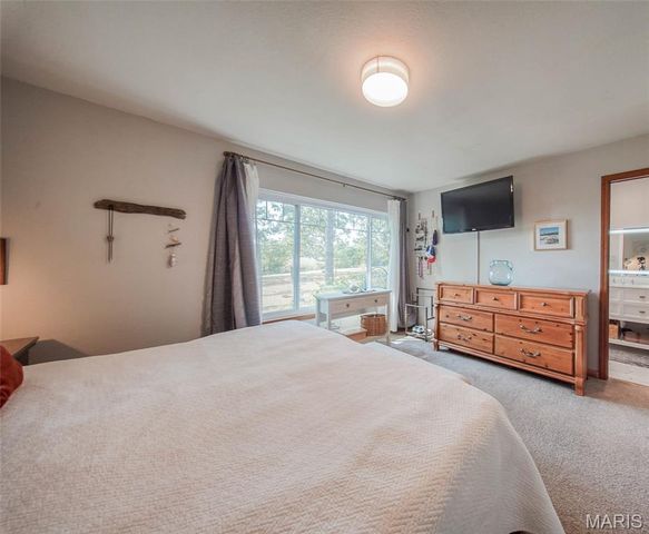 18211 Deer Run Lane, St James, MO 65559