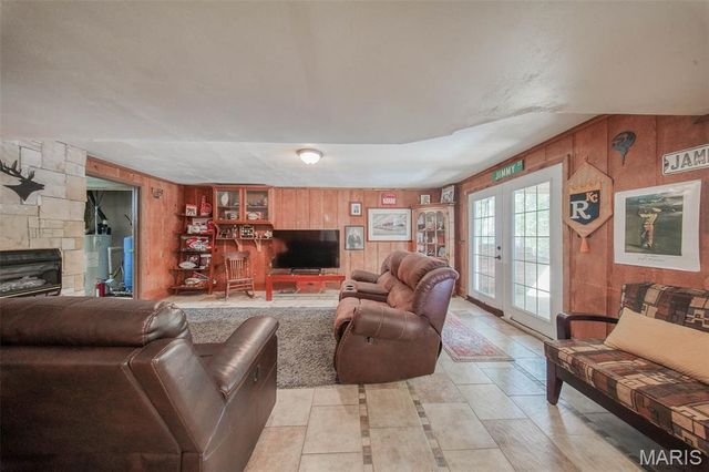 18211 Deer Run Lane, St James, MO 65559