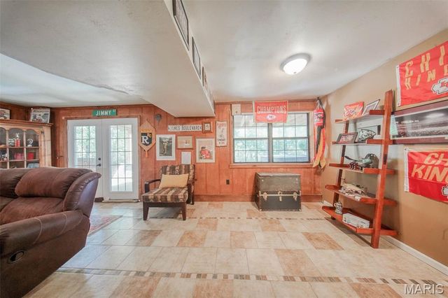 18211 Deer Run Lane, St James, MO 65559