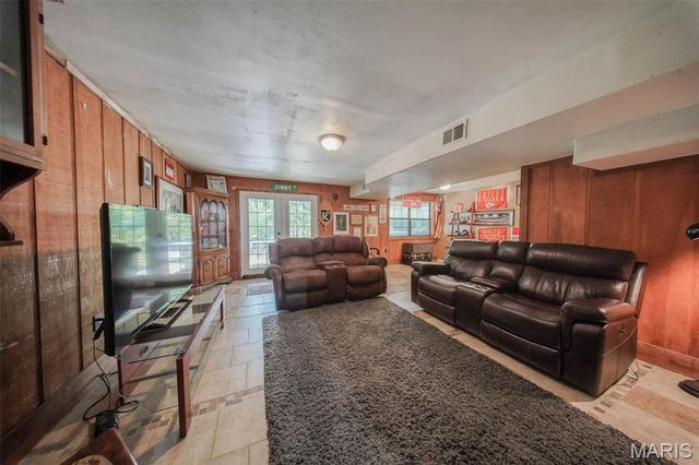 18211 Deer Run Lane, St James, MO 65559