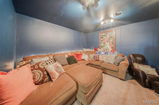 18211 Deer Run Lane, St James, MO 65559