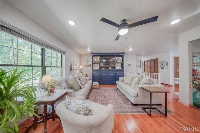 18211 Deer Run Lane, St James, MO 65559