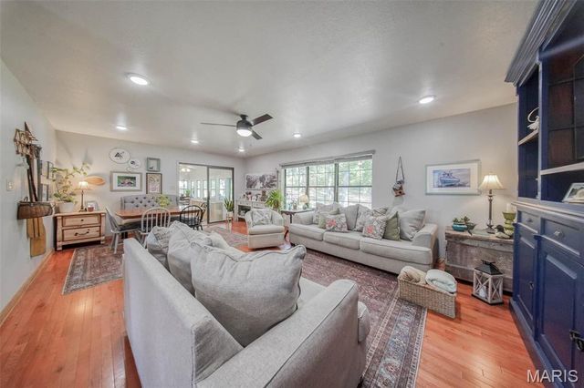 18211 Deer Run Lane, St James, MO 65559