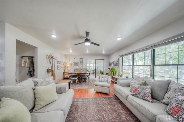 18211 Deer Run Lane, St James, MO 65559