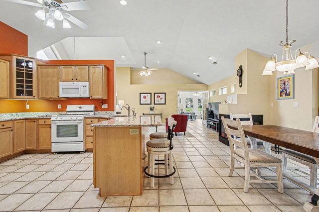 210 Windy Oak Drive, Hebron, IN 46341