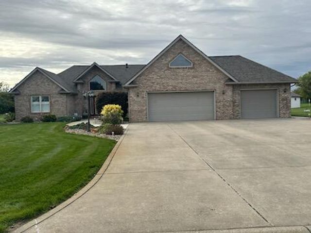 210 Windy Oak Drive, Hebron, IN 46341