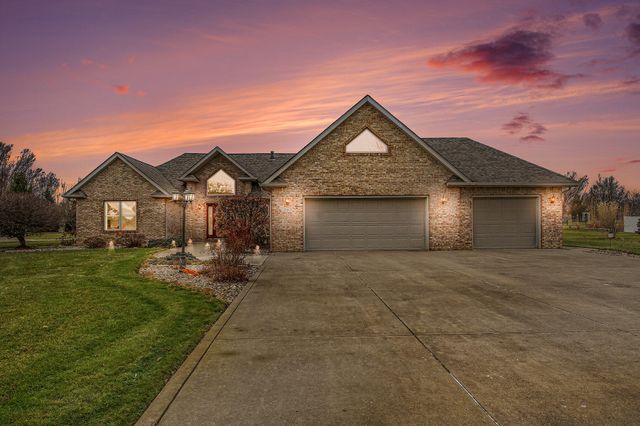 210 Windy Oak Drive, Hebron, IN 46341