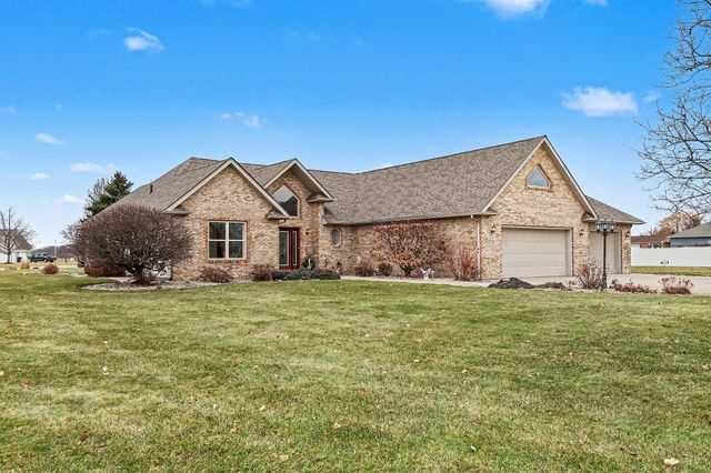 210 Windy Oak Drive, Hebron, IN 46341
