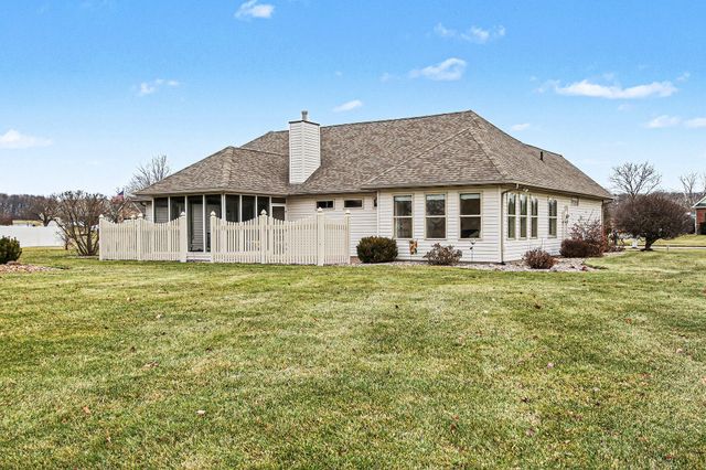210 Windy Oak Drive, Hebron, IN 46341