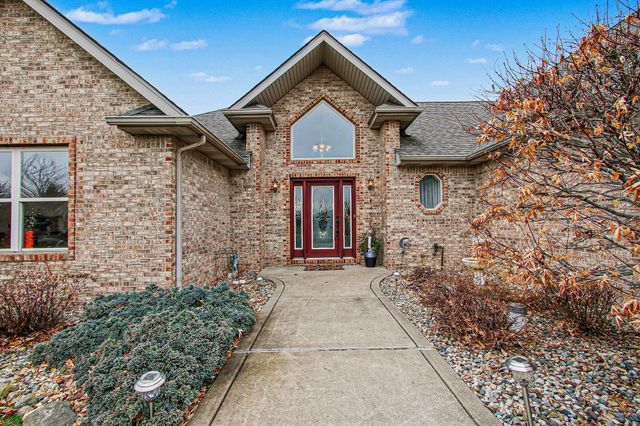 210 Windy Oak Drive, Hebron, IN 46341