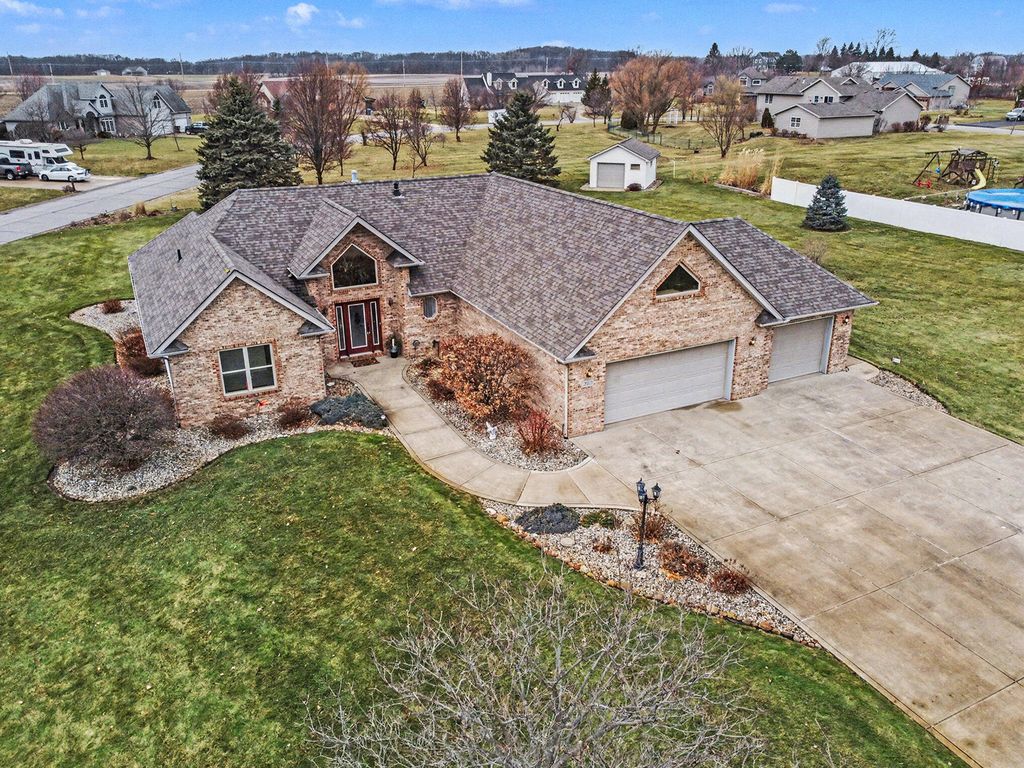 210 Windy Oak Drive, Hebron, IN 46341