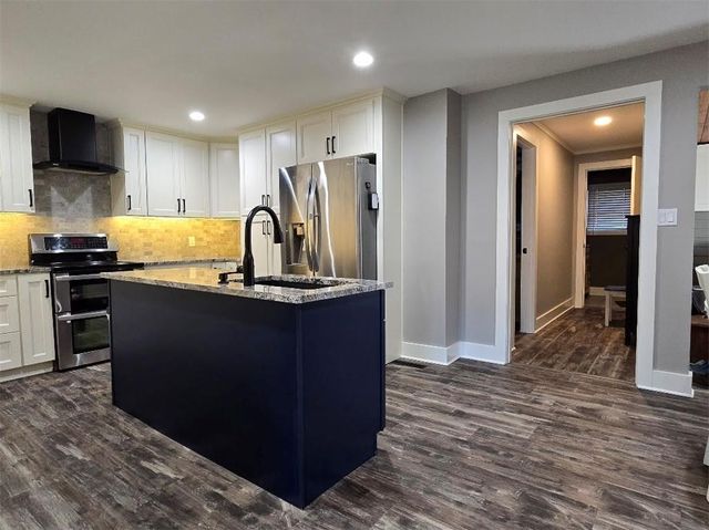 30405 Oak Grove Road, Paola, KS 66071