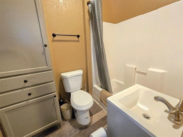 30405 Oak Grove Road, Paola, KS 66071