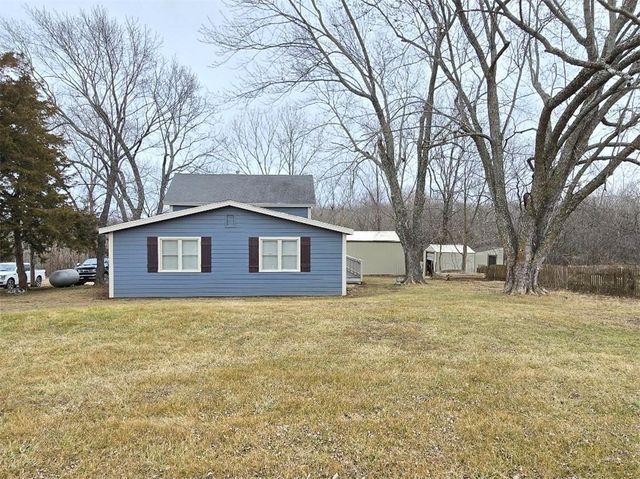 30405 Oak Grove Road, Paola, KS 66071