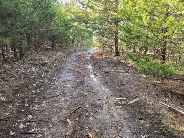 30405 Oak Grove Road, Paola, KS 66071