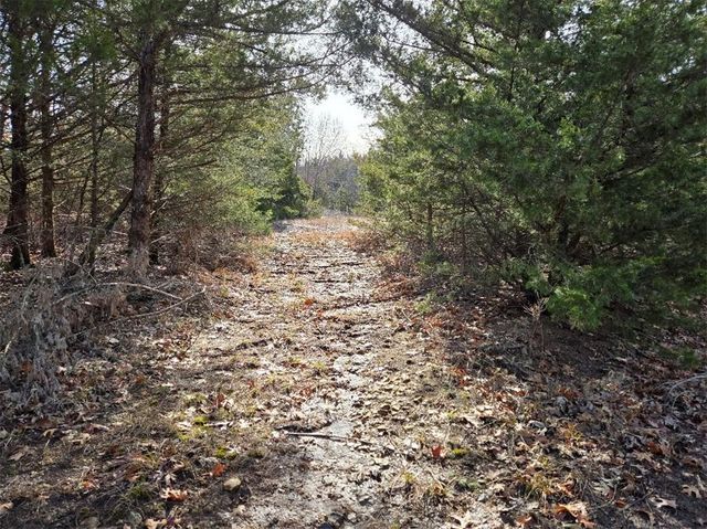 30405 Oak Grove Road, Paola, KS 66071