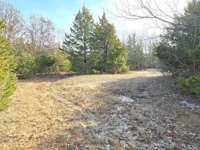 30405 Oak Grove Road, Paola, KS 66071