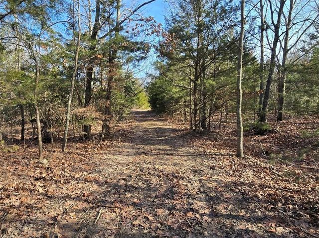 30405 Oak Grove Road, Paola, KS 66071