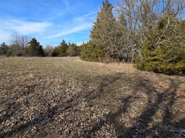 30405 Oak Grove Road, Paola, KS 66071