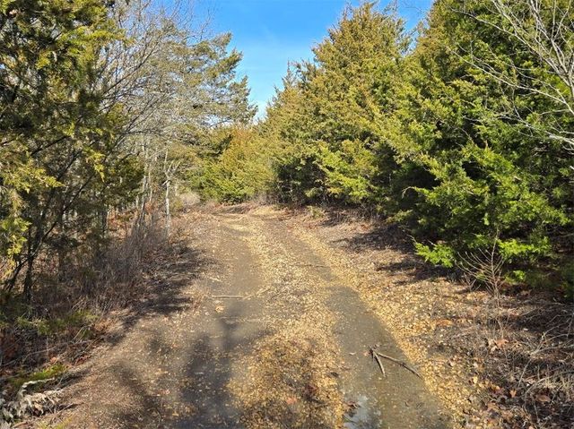 30405 Oak Grove Road, Paola, KS 66071