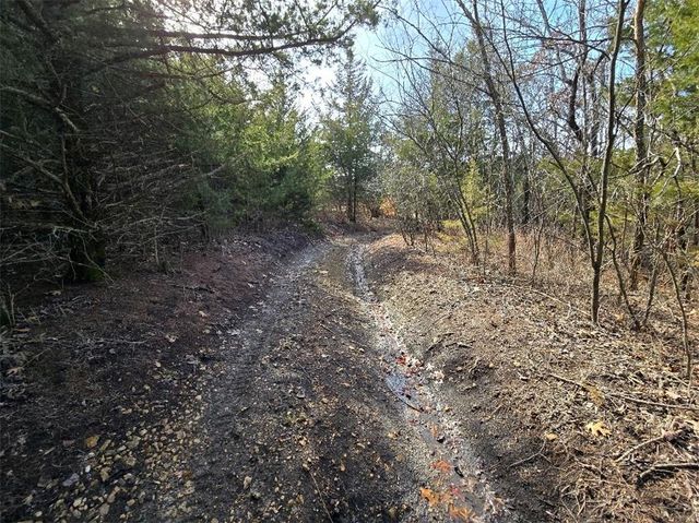 30405 Oak Grove Road, Paola, KS 66071